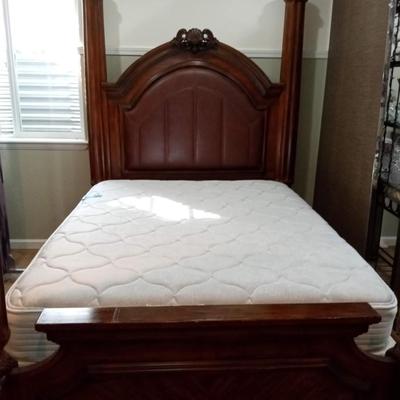 LOT 6  COMPLETE QUEEN SIZE 4 POSTER BED