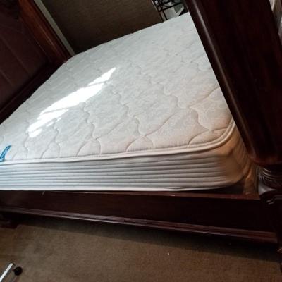 LOT 6  COMPLETE QUEEN SIZE 4 POSTER BED