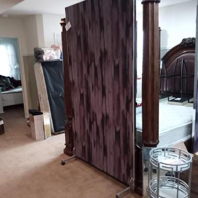 LOT 9  ROOM DIVIDER ON CASTERS