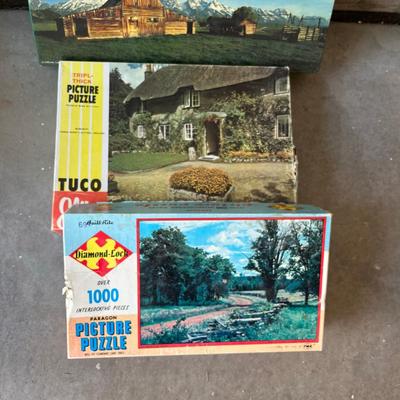 Lot of vintage puzzles