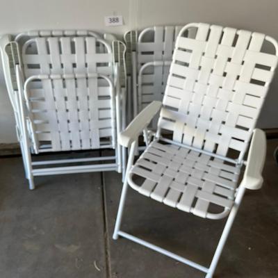 Set of 4 White lawn chairs