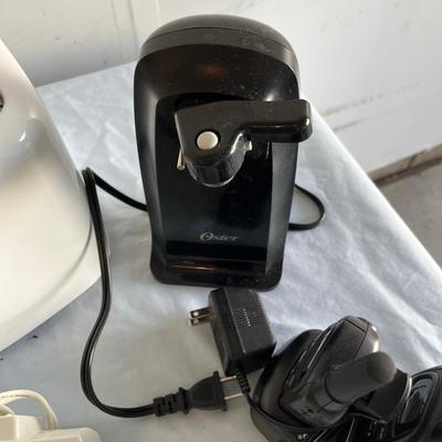 Lot of kitchen appliances