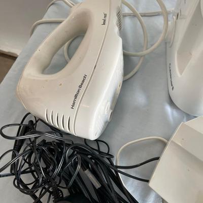 Lot of kitchen appliances