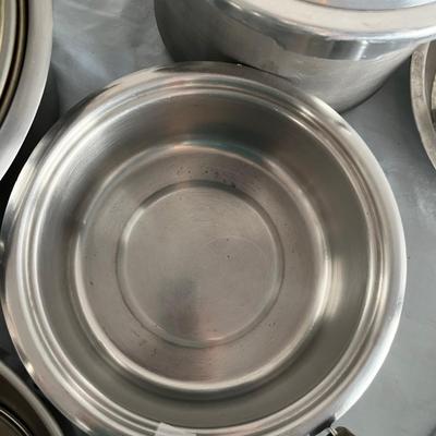 Lot of pots & pans + Bakeware
