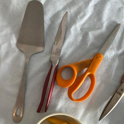 Lot of scissors & knives