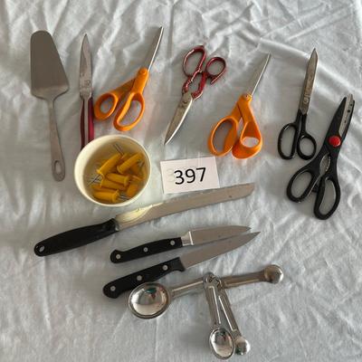 Lot of scissors & knives