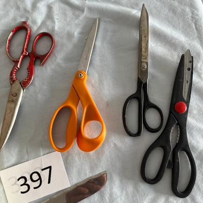 Lot of scissors & knives