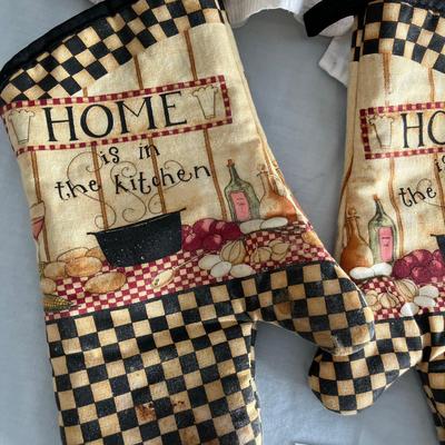 Lot of Kitchen linens
