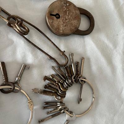Lot of Skeleton Keys