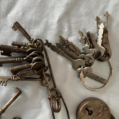Lot of Skeleton Keys