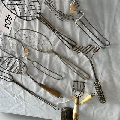 Lot of vintage wire utensils