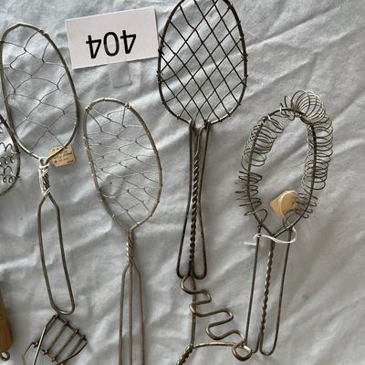 Lot of vintage wire utensils