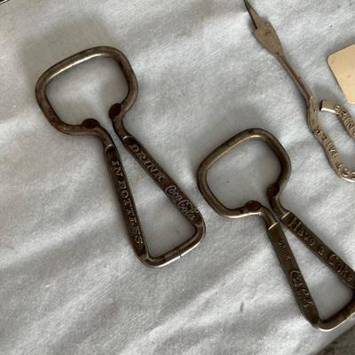 Vintage Advertising Utenisls