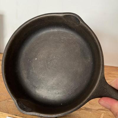 Small Wagner Skillet