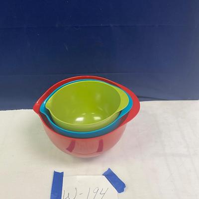 3 Stackable Bowls