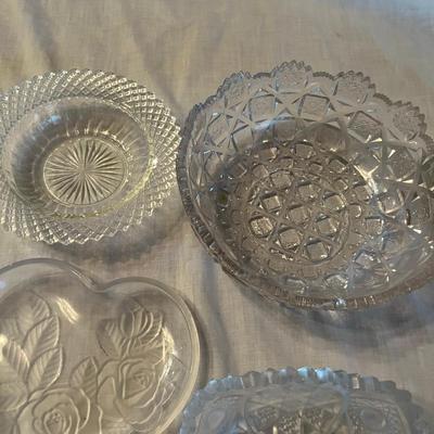 Lot of 8 crystal glass bowls