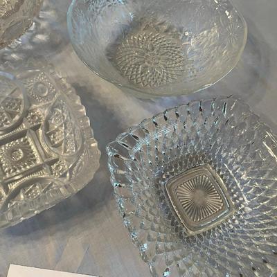 Lot of 8 crystal glass bowls