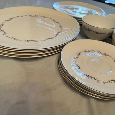 Royal Doulton Dinnerware grouping