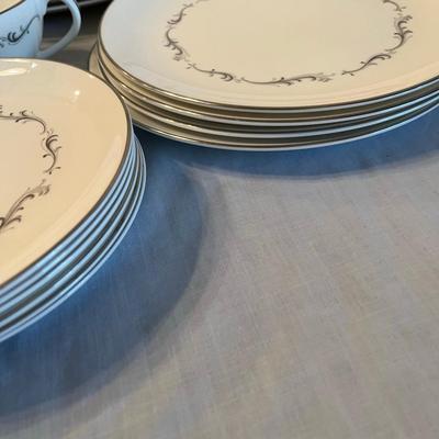 Royal Doulton Dinnerware grouping