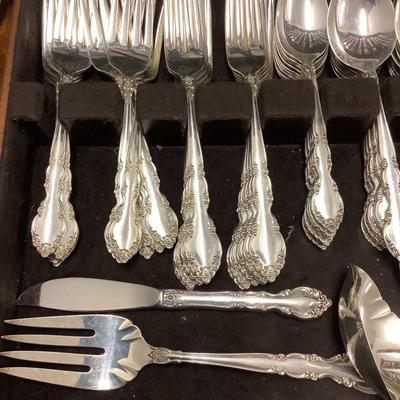 J1327 76 pc set of Grandeur Sterling Silver Flatware Set