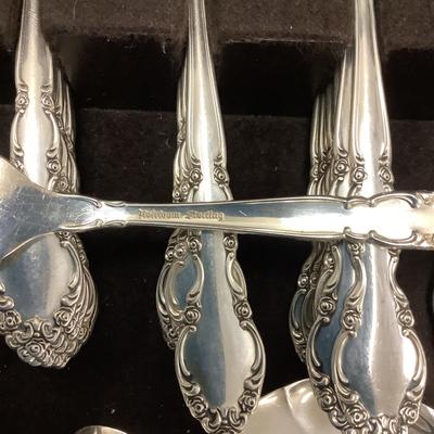J1327 76 pc set of Grandeur Sterling Silver Flatware Set