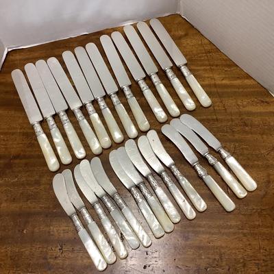 J1326 Large set of Mother of Pearl Handled Knives / Spreaders