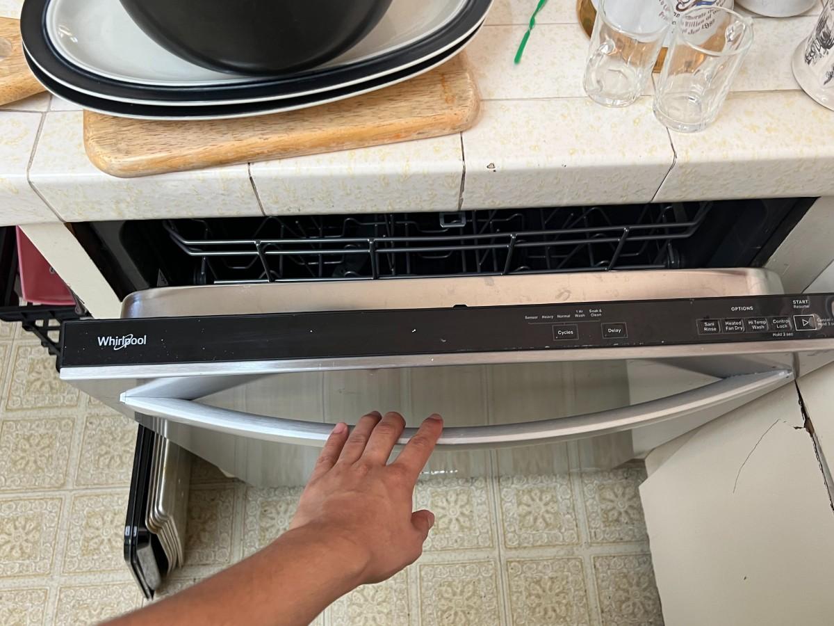 Whirlpool Dishwasher with Fan Dry Model WDT730PAHZ0