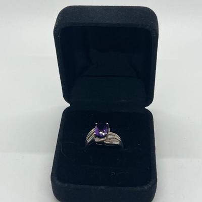 LOT 10: Brazilian Amethyst and 925 Silver Ring - Size 6