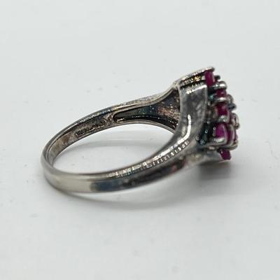 LOT 23: Sterling Silver 1.12 ct tw Savanna Ruby Cluster Ring - Size 7