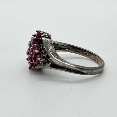 LOT 23: Sterling Silver 1.12 ct tw Savanna Ruby Cluster Ring - Size 7