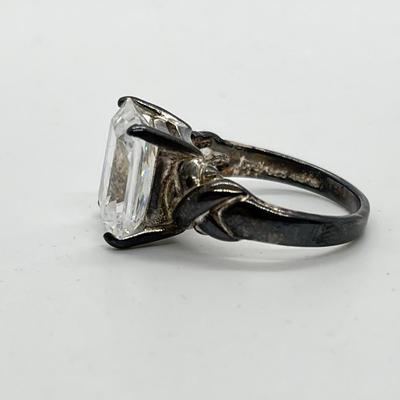 LOT 28 Sterling Silver Size 7 Ring