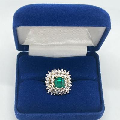 LOT 34: Jaqueline Kennedy Reproduction Engagement Ring - Size 6
