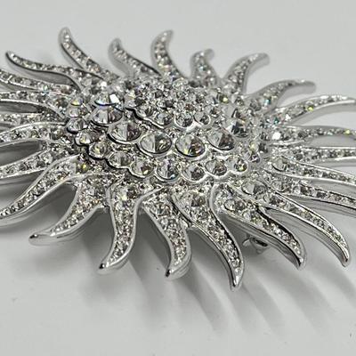 LOT 38: Jaqueline Kennedy Reproduction Crystal Brooch