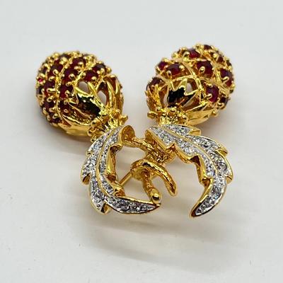 LOT 45: Jaqueline Kennedy Dual Berry Pin