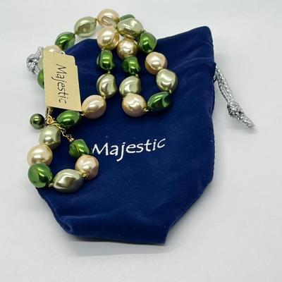 LOT 87: Majestic Green Simulated Pear Necklace - 18