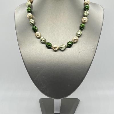 LOT 87: Majestic Green Simulated Pear Necklace - 18