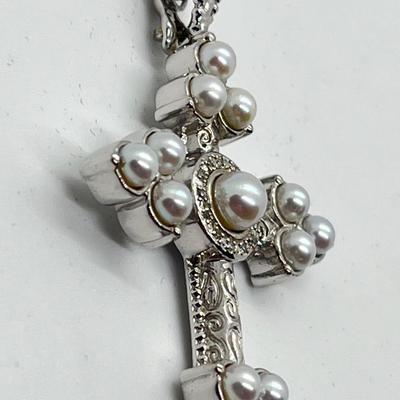 LOT 94: Legacy Naomi Sterling Silver & Cultured Pearl Cross on 17