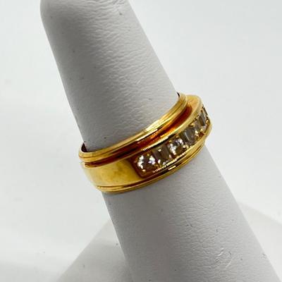 LOT 103: Three Stacking 14K Gold Rings - 3.76 gtw