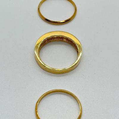 LOT 103: Three Stacking 14K Gold Rings - 3.76 gtw