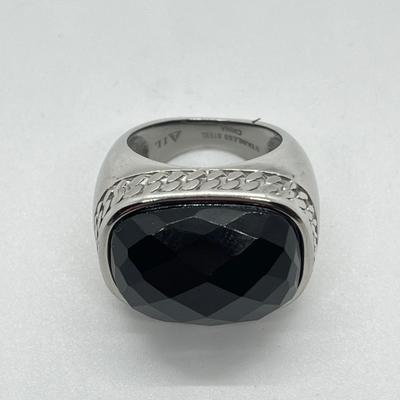 LOT 106: Steel By Design Stainless Steel & Faceted Onyx Gemstone Rectangle Ring - Size 6