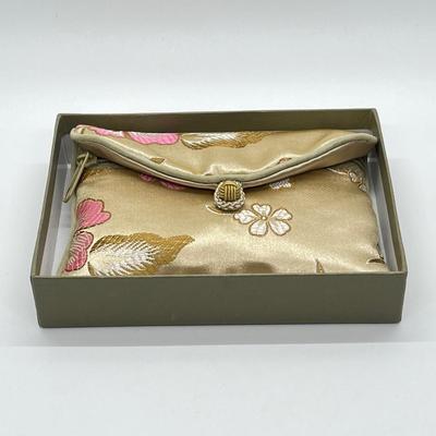 LOT 108: Set of Three Honora Pearl Stretch Bracelets