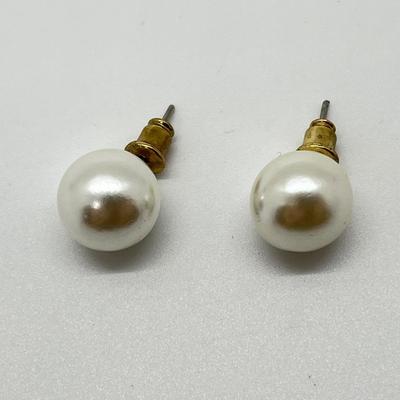 LOT 110: Simulated Pearl Necklace (18" + 3" Ext.) & Two Pair of Matching Earrings