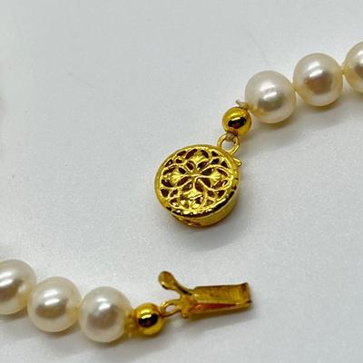 LOT 123: Lee Sands Cultured Pear 18" Necklace and Earrings Set