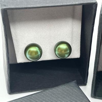 LOT 124: Set of Two Honora Cultured Pearl Pierced Stud Earrings