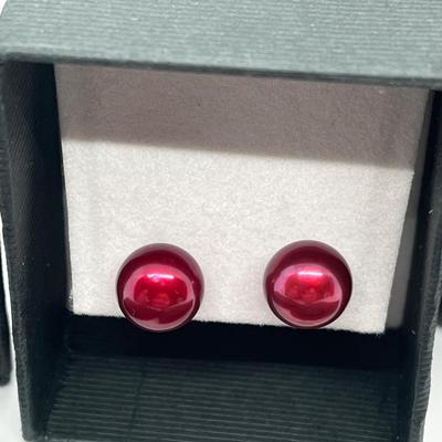 LOT 124: Set of Two Honora Cultured Pearl Pierced Stud Earrings