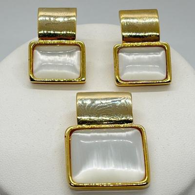 LOT 125: Goldtone Pendant and Matching Earrings Set