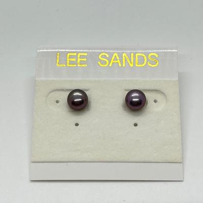 LOT 142: Lee Sands Cultured Pearl 18" Necklace and Earrings Set
