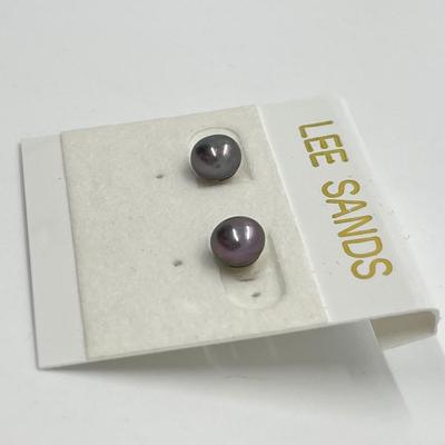 LOT 142: Lee Sands Cultured Pearl 18" Necklace and Earrings Set