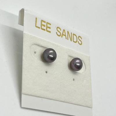 LOT 142: Lee Sands Cultured Pearl 18" Necklace and Earrings Set