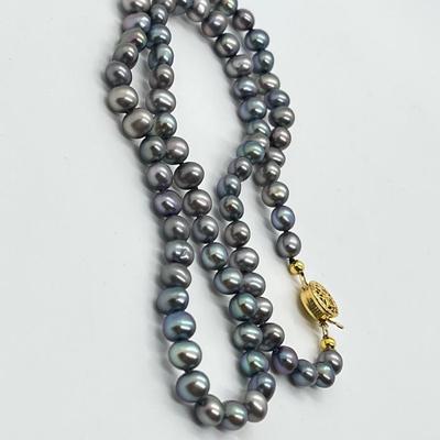 LOT 142: Lee Sands Cultured Pearl 18" Necklace and Earrings Set